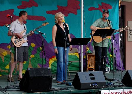 acstage2009web Acoustic Winter on Stage at the Tucson Folk Festival, May 2009